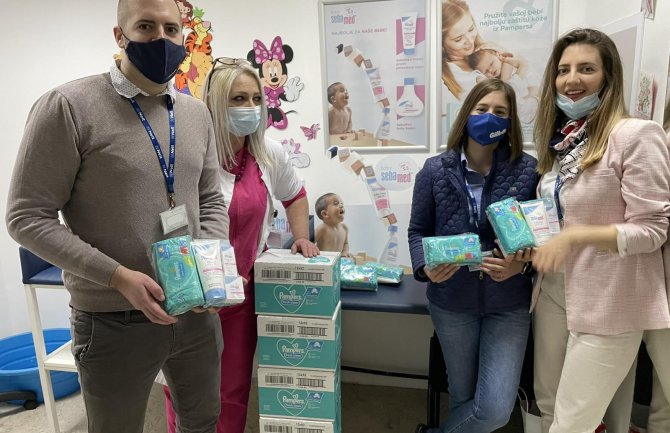 Donacija Porodilištu KCCG – za sve bebe rođene u ovoj godini vrijedan poklon