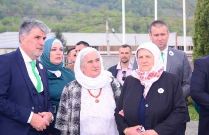 Humanista iz Bijelog Polja Hajriz Brčvak majke Srebrenice šalje na umru