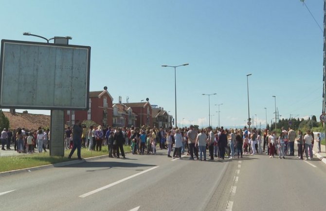 Roditelji blokirali bulevar, gradnja nove škole 