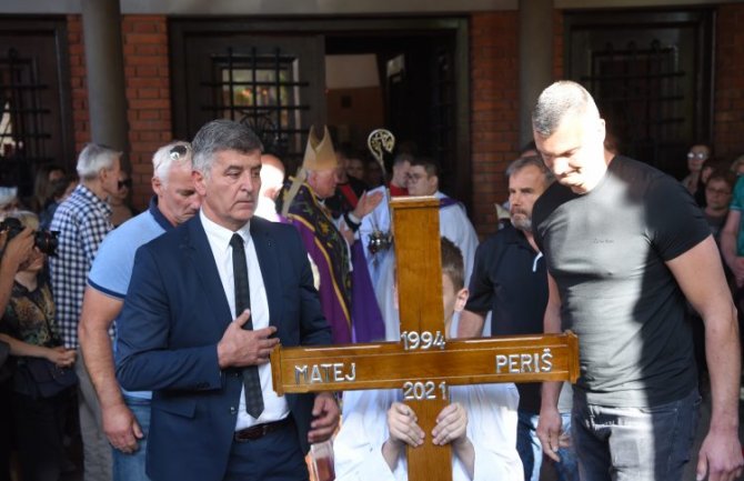 Nenad Periš zahvalio na podršci: Došli smo do kraja, danas odlazim sa svoijim sinom kući