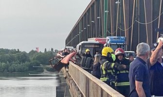 Težak udes na Pančevačkom mostu, dvije osobe stradale