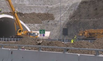 Jedna osoba poginula u tunelu na autoputu