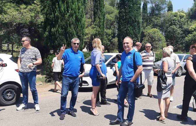 Bivši radnici MA ne odustaju od protesta, blokirali saobraćajnicu i danas