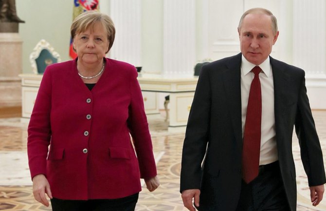 Merkel: Putin je možda čekao da odem kako bi napao Ukrajinu