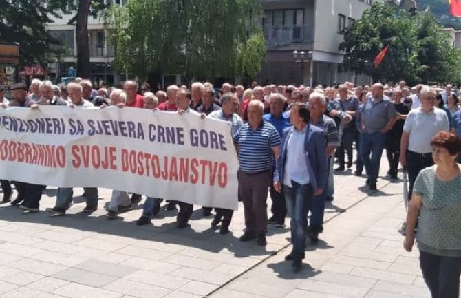 Veliki protest penzionera u Podgorici 15. avgusta