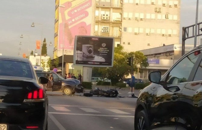 PG: Sudar automobila i motocikla, dvije osobe povrijeđene