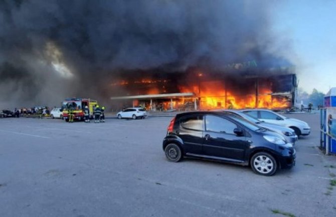 Ruska vojska tvrdi da je gađala skladište oružja u Kremenčuku