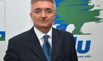 Vlahović ironično: Ministru je dato mjesto u prvom redu, jer je tamo bio “u lično ime”