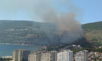 Veliki požar u Herceg Novom iznad Igala, zahvaćene dvije kuće