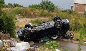 Saobraćajna nesreća u Baru, auto sletjelo s puta