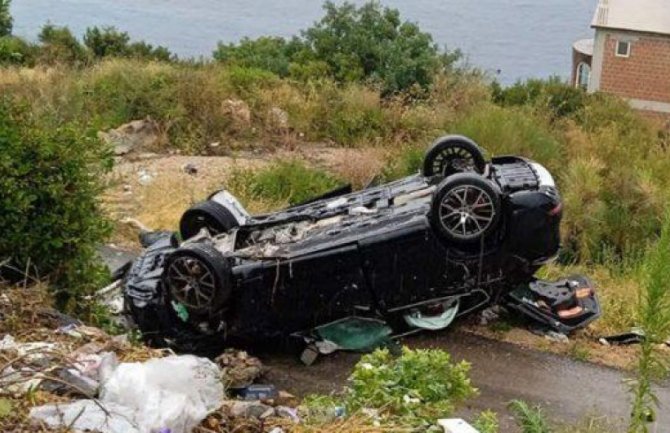 Saobraćajna nesreća u Baru, auto sletjelo s puta