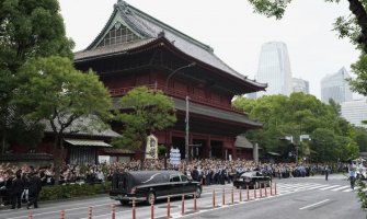 Sahranjen bivši premijer Japana, građani uzvikivali 