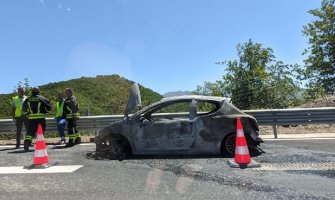 Izgorio automobil na auto-putu, uspostavljen saobraćaj