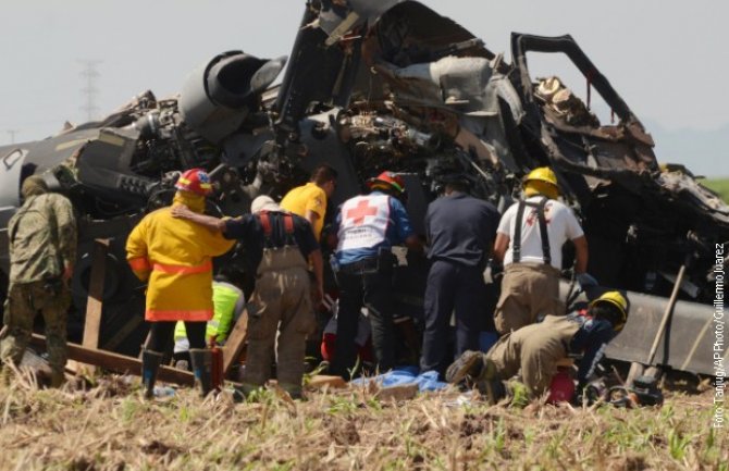 Tokom  akcije hapšenja meksičkog narko bosa srušio se helikopter, poginulo 14 osoba