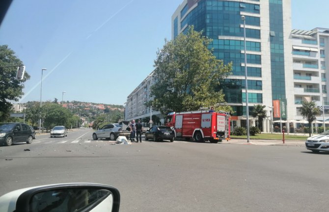 Saobraćajna nezgoda na Bulevaru Džordža Vašingtona, nema povrijeđenih