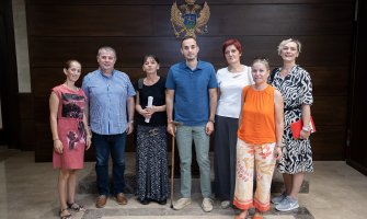 Crno na bijelo: Podržavamo izradu Registra za osobe sa autizmom