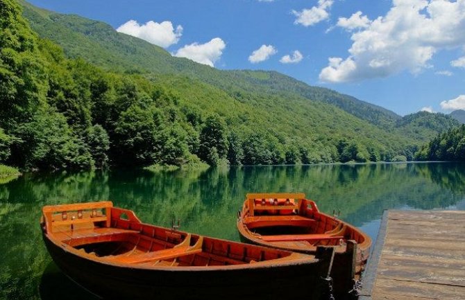 Pretežno sunčano, mjestimično mogući udari vjetra