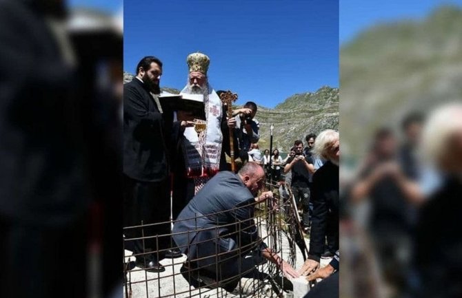 SPC ponovo nelegalno diže crkvu na državnom zemljištu