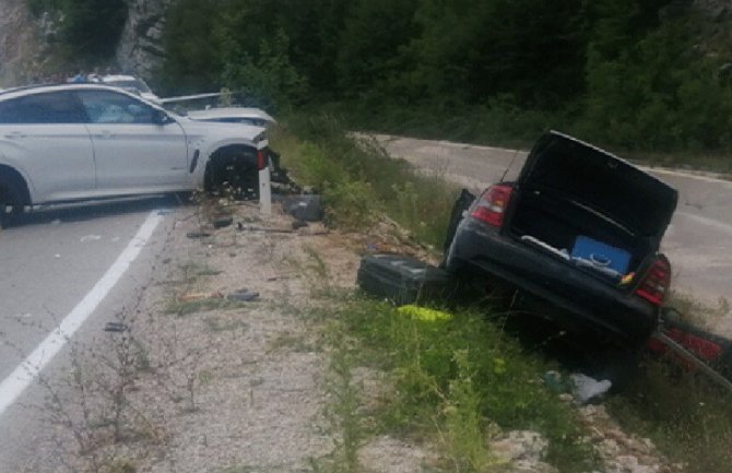 Teška saobraćajna nesreća na putu Nikšić - Vilusi, stradale dvije osobe