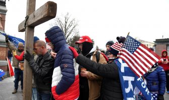 Zašto je nacionalizam bijelih hrišćana prijetnja za demokratiju ?