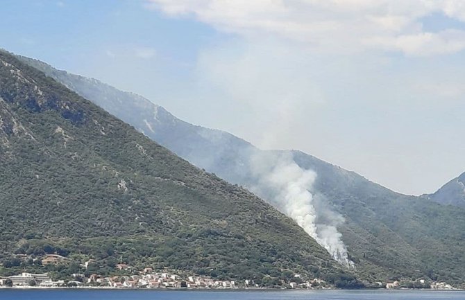 Požar na Vrmcu većim dijelom ugašen, vatrogasci se vratili u bazu