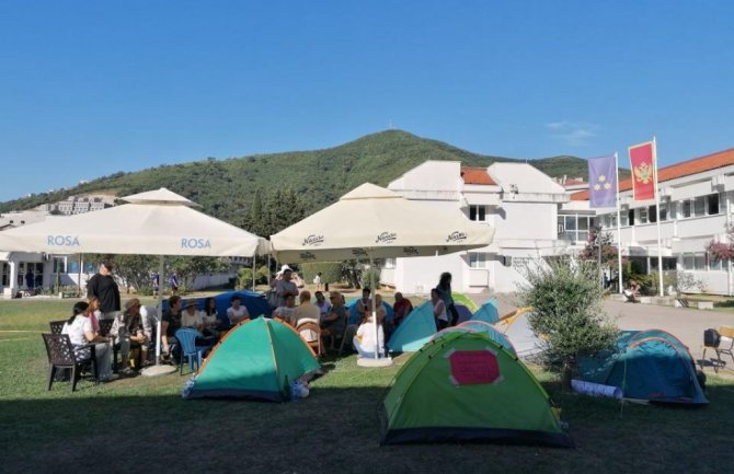 Prosvjetari neće odustati dok im se ne ispune zahtjevi