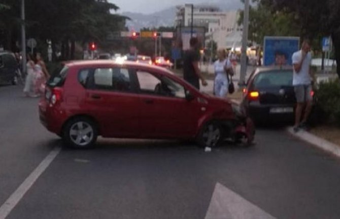 Saobraćajna nezgoda u Baru, povrijeđeno jedno lice