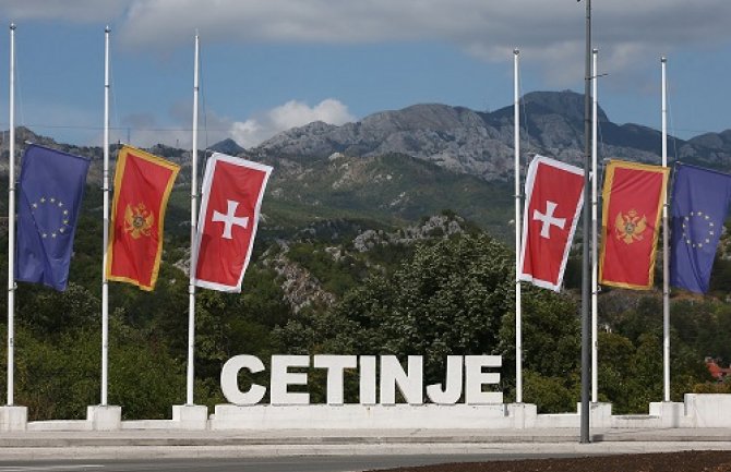 Zastave na Cetinju spuštene na pola koplja