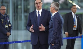 Vučić obavijestio Stoltenberga o incidentima, Kfor spreman da reaguje ako zatreba