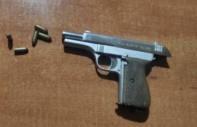 HN: Kod motocikliste pronađen pištolj sa metkom u cijevi, uhapšen