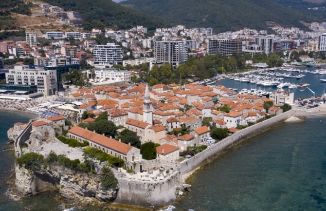 Rusi otvaraju račune u Srbiji kako bi trgovali nekretninama u Crnoj Gori