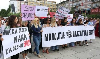 Priština: Demonstranti traže ostavke sudija i tužilaca uključenih u slučaj silovanja djevojčice