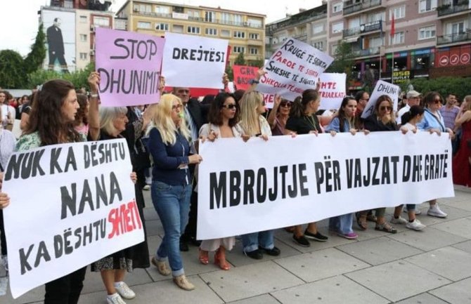 Priština: Demonstranti traže ostavke sudija i tužilaca uključenih u slučaj silovanja djevojčice