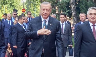 Erdogan stigao u Sarajevo, građani ga pozdravili aplauzom 