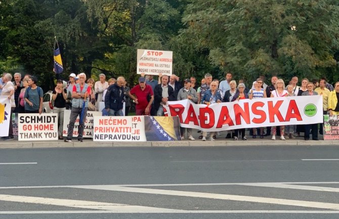 Na protestima ispred OHR-a zatraženo da se promijeni ime BiH