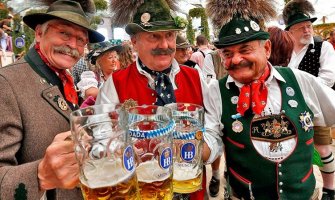 Minhen: Počeo Oktoberfest uz skuplje pivo