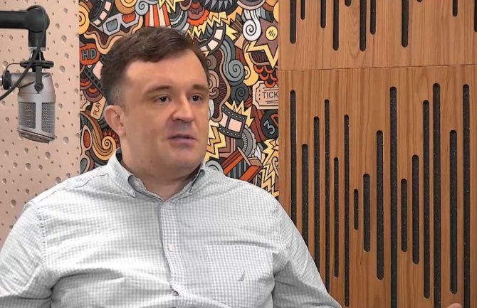 Abazoviću odgovara politička kriza da bi i dalje vladao