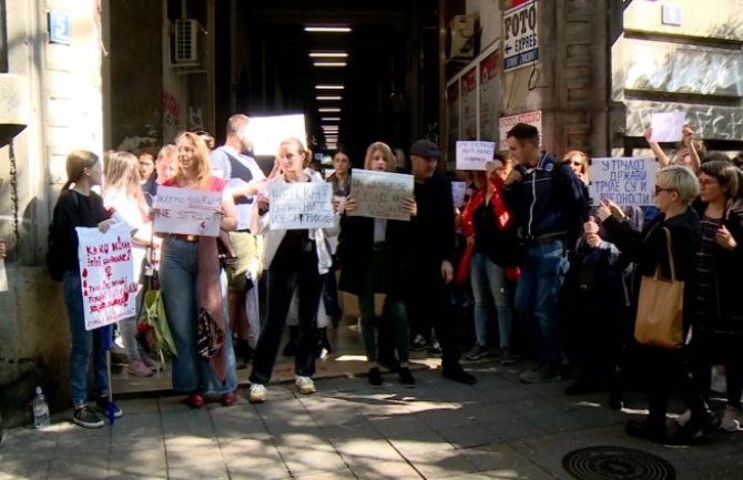 Intervju sa serijskim silovateljem nešto što ne smije da se događa, završen protest ispred Informera