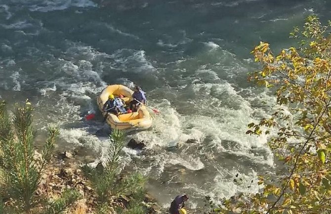 Tijelo djevojčice stradale u nesreći na Tari pronađeno, traga se za drugim djetetom