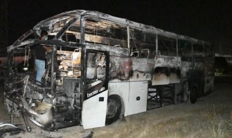 Pakistan: Zapalio se autobus, poginulo najmanje 18 osoba