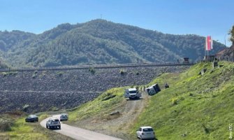 Prevrnuo se minibus kod Valjeva, jedna osoba poginula, 16 povrijeđenih