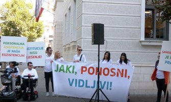 UMHCG organizovalo protestnu šetnju: Personalni asistenti neophodni osobama sa invaliditetom