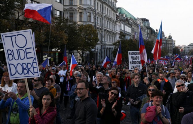 Veliki protest u Pragu: Desetine hiljada Čeha protestvovalo protiv Vlade, EU i pomoći Ukrajini