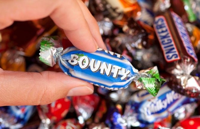 Čokoladica “Bounty“ uklonjena iz pakovanja sa božićnim miksom: Razmatra se dalja proizvodnja ove čokoladice