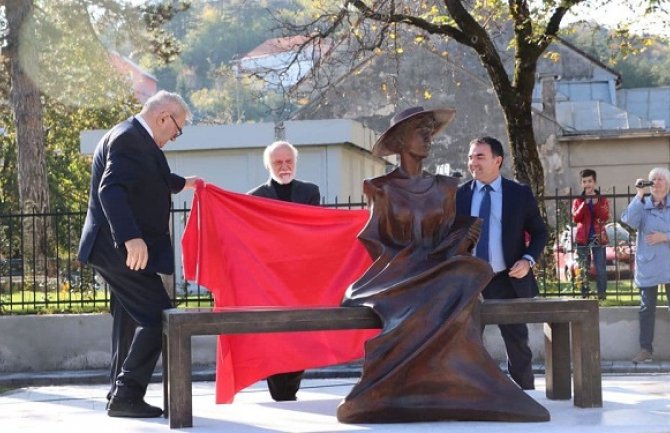 Na Cetinju otkriven spomenik princezi Kseniji: Žena koja je predanošću služila domovini i bila simbol njene nepokornosti