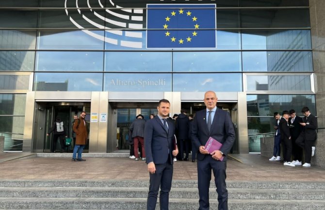 Budva da bude Evropska prijestonica kulture 2028: Božović i Zenović predali aplikacionu knjigu