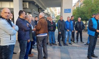 Bivši radnici Rudnika boksita ispred SDT-a, traže prijem kod Novovića