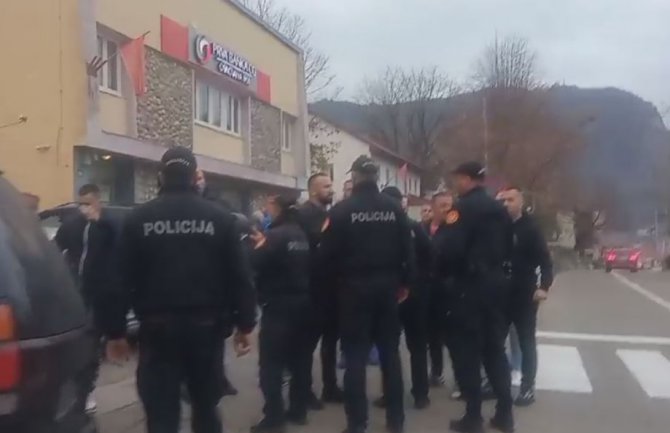 I danas burno u Šavniku: Došlo do verbalnog sukoba, policija spriječila veći incident