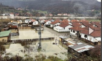 Nevrijeme ugrozilo izbjegličko naselje u Beranama: Ugroženi Romi i Egipćani, morali da napuste kuće