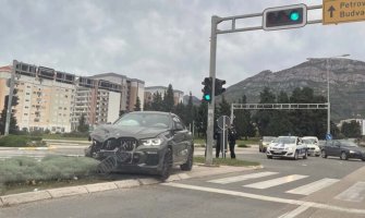 Saobraćajna nezgoda na raskrsnici u Baru: Četiri osobe povrijeđene, pričinjena značajna materijalna šteta